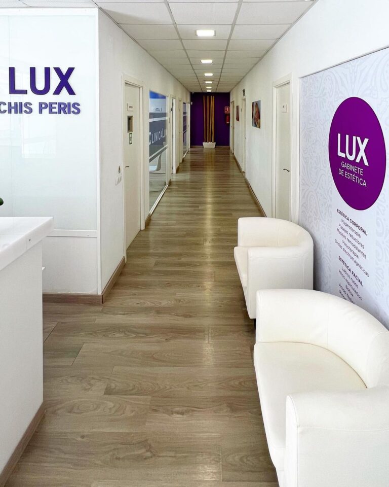 ¡Ven a Clinica LUX y presume de una sonrisa más blanca y brillante este verano! Consulta nuestras promociones y planes de pago. 𝗖𝗿𝗲𝗮𝗻𝗱𝗼 𝘀𝗼𝗻𝗿𝗶𝘀𝗮𝘀 𝗱𝗲𝘀𝗱𝗲 𝟮𝟬𝟭𝟱 963 2