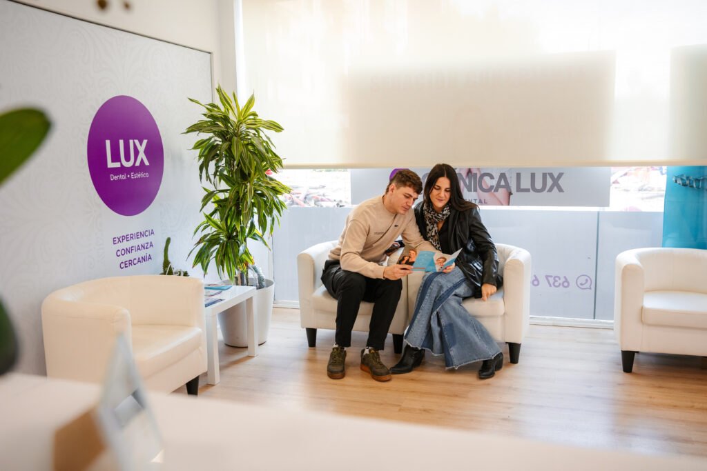 Tratamiento de blanqueamiento dental profesional en Clínica Lux Valencia